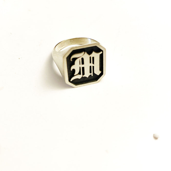 טבעת חותם לור M
